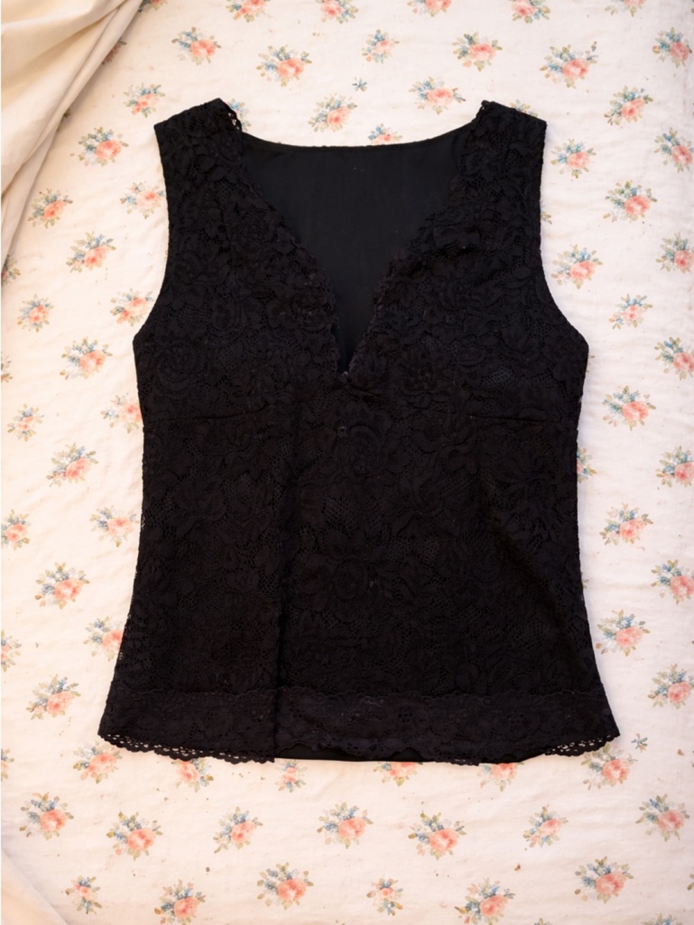 Black Lace V-Neck Sleeveless Top